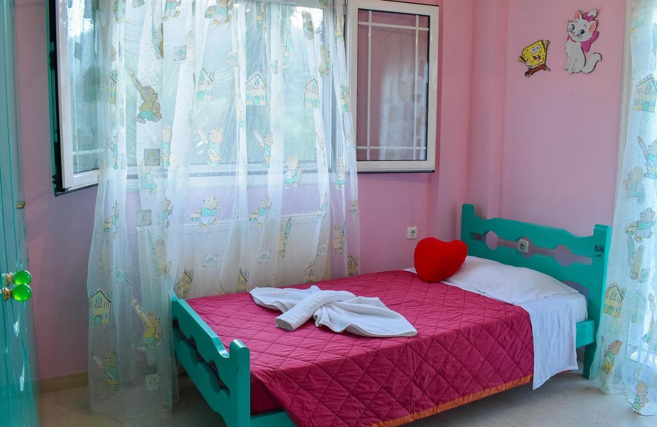 Vicky'S Village Private House Fiolitis Exterior photo